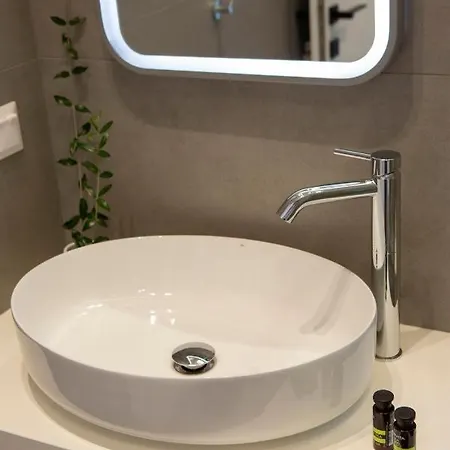Elianthi Luxury Apartment Nikiana